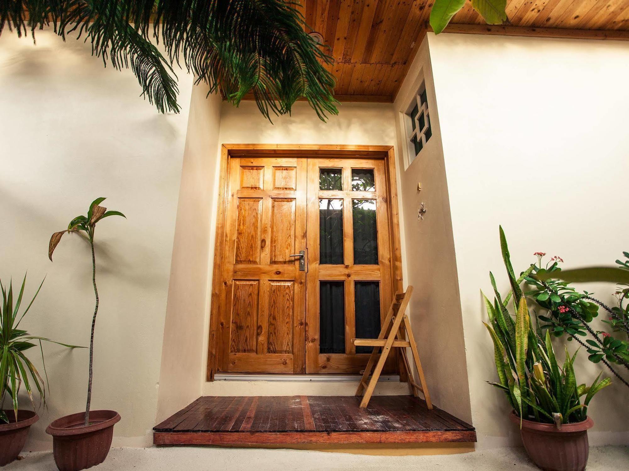 Stingray Beach Inn Maafushi Exterior foto